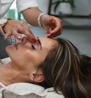 Akupunktør ikast  sådan kan akupunktur hjælpe mod smerter og stress